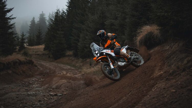 KTM 390 Adventure chegará com duas versões, a X e a R
