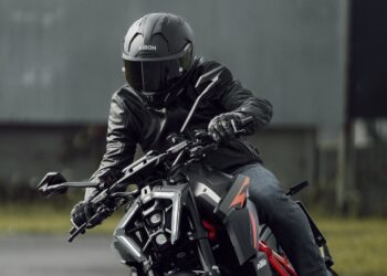 Salgados Moto: Novo Airoh GP 800, adrenalina sobre duas rodas