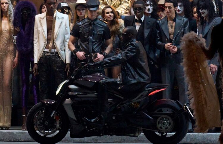 Ducati e Dsquared2 associam-se numa coleção inspirada na nova XDiavel V4