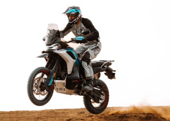 CFMOTO 800MT-X: estreia em Portugal