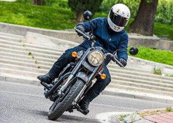 Trocar o carro pela moto é uma mudança que exige responsabilidade