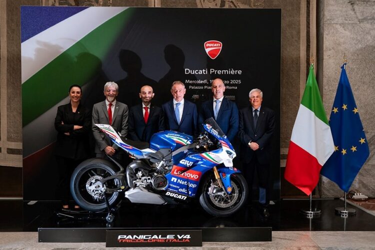 Ducati apresenta a Panigale V4 Tricolore Italia no Ministério das Empresas e Made in Italy