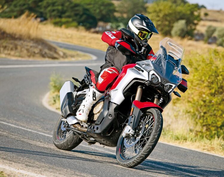 MV Agusta Enduro Veloce | Pura magia | Contacto