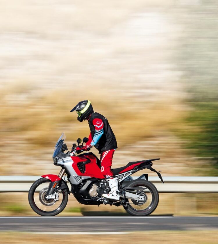 MV Agusta Enduro Veloce | Pura magia | Contacto