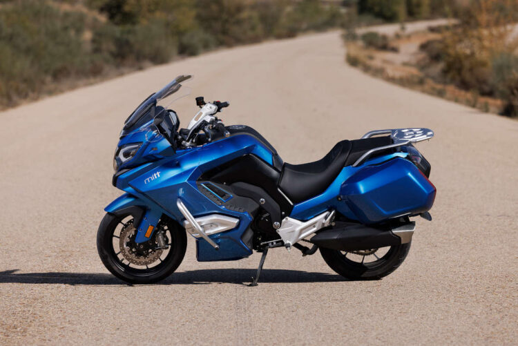 Mitt GT-K: Viajante à procura de afirmação | Contacto