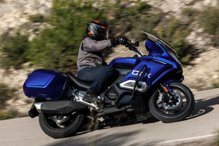 Mitt GT-K: Viajante à procura de afirmação | Contacto