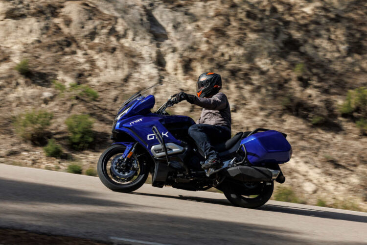 Mitt GT-K: Viajante à procura de afirmação | Contacto