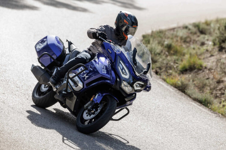 Mitt GT-K: Viajante à procura de afirmação | Contacto