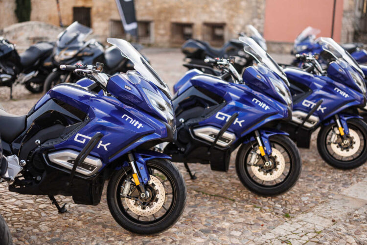 Mitt GT-K: Viajante à procura de afirmação | Contacto