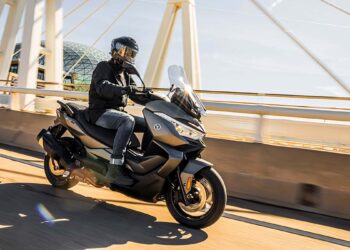 Voge SR4 Radar com tecnologia de deteção de obstáculos no ângulo morto