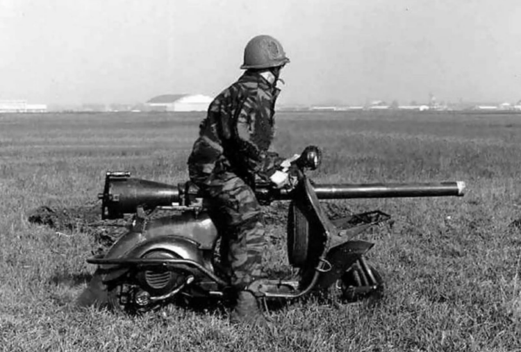 Quando a Vespa se preparou para a guerra com um canhão!