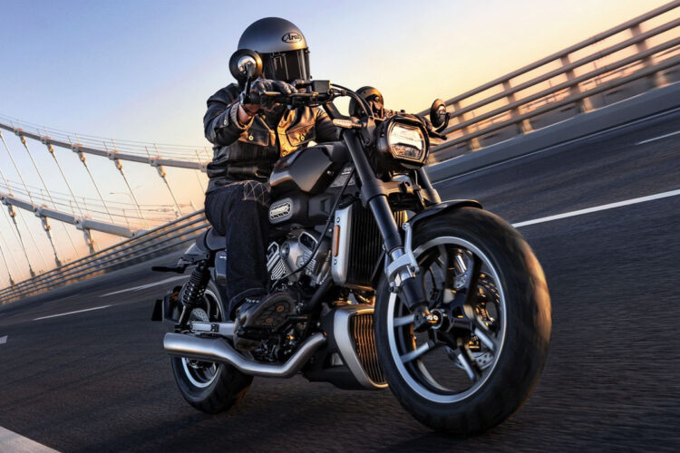 Hyosung GV125X: A solução económica para as deslocações diárias