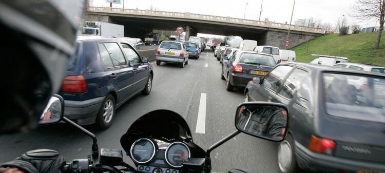 ‘Furar’ no trânsito é agora legal em França