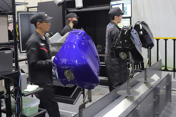 Yamaha muda para tinta neutra em carbono