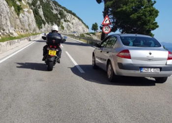 Ultrapassar carros sem cometer riscos