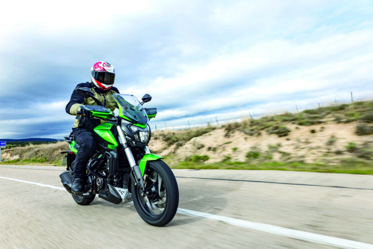 Bajaj Dominar 400 | Canivete suiço | Contacto