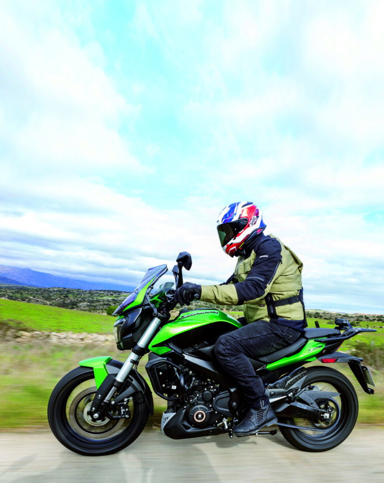 Bajaj Dominar 400 | Canivete suiço | Contacto