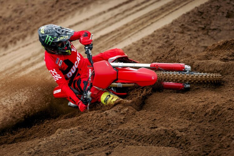 Ducati: Revelada a nova Desmo450 MX, a primeira moto de motocross da sua história