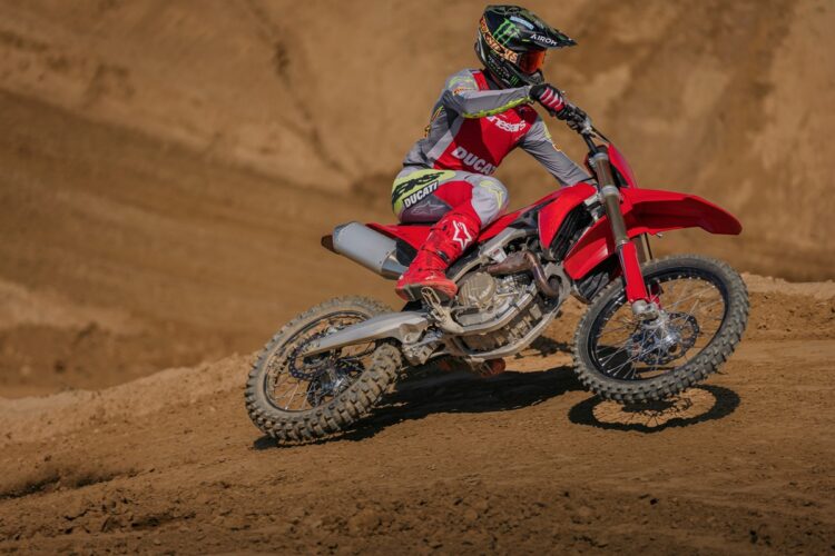Ducati: Revelada a nova Desmo450 MX, a primeira moto de motocross da sua história