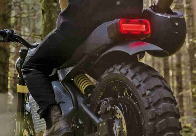 ‘4 Latas’ de duas rodas |  HERITAGE SPIRIT SCRAMBLER X R4 | Supermoto