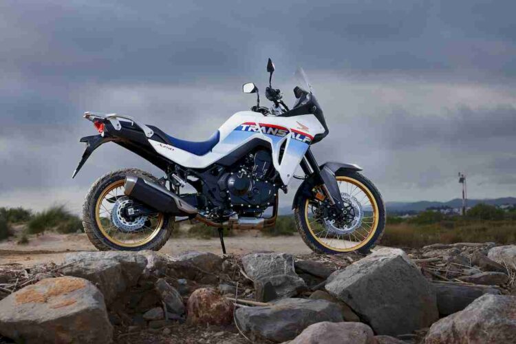 Honda XL750 Transalp | Mais próxima da rainha-mãe | Contacto