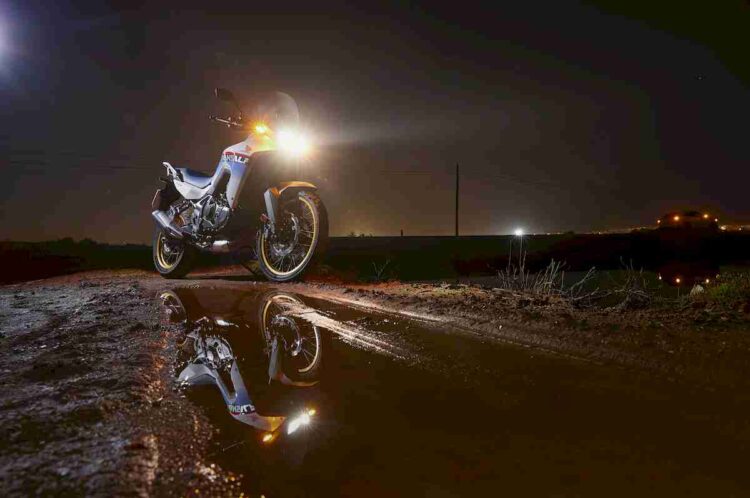 Honda XL750 Transalp | Mais próxima da rainha-mãe | Contacto