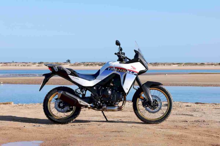Honda XL750 Transalp | Mais próxima da rainha-mãe | Contacto