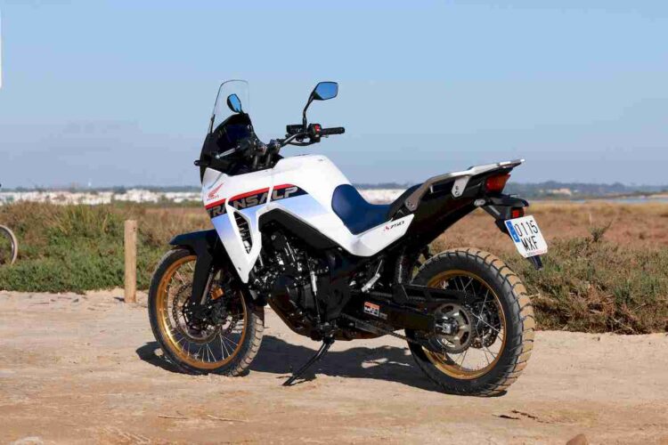 Honda XL750 Transalp | Mais próxima da rainha-mãe | Contacto