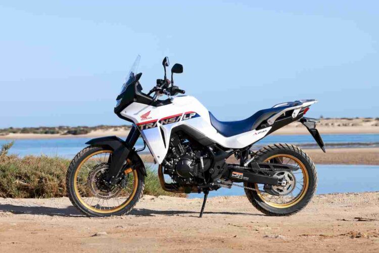 Honda XL750 Transalp | Mais próxima da rainha-mãe | Contacto