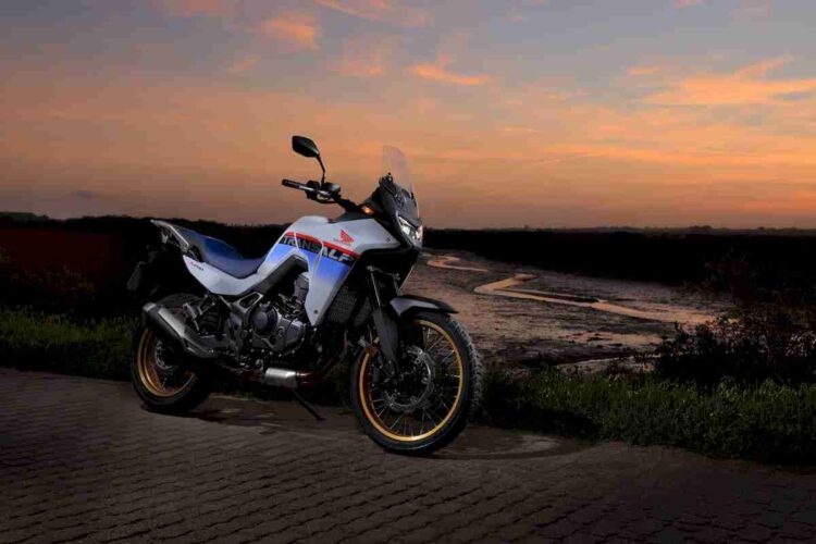 Honda XL750 Transalp | Mais próxima da rainha-mãe | Contacto