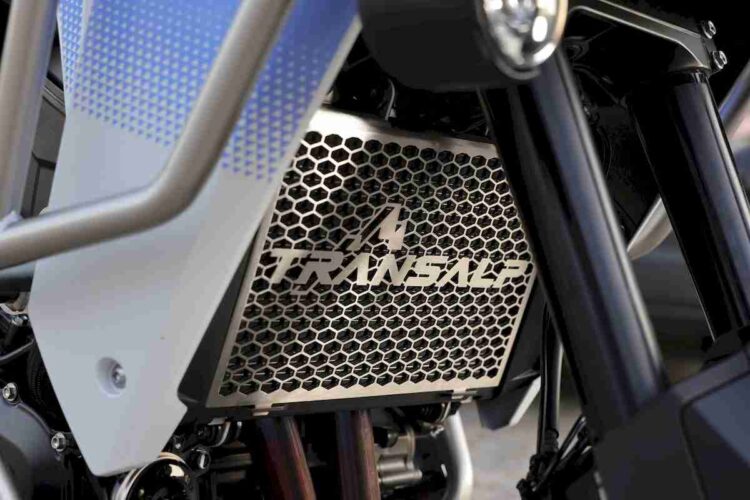 Honda XL750 Transalp | Mais próxima da rainha-mãe | Contacto