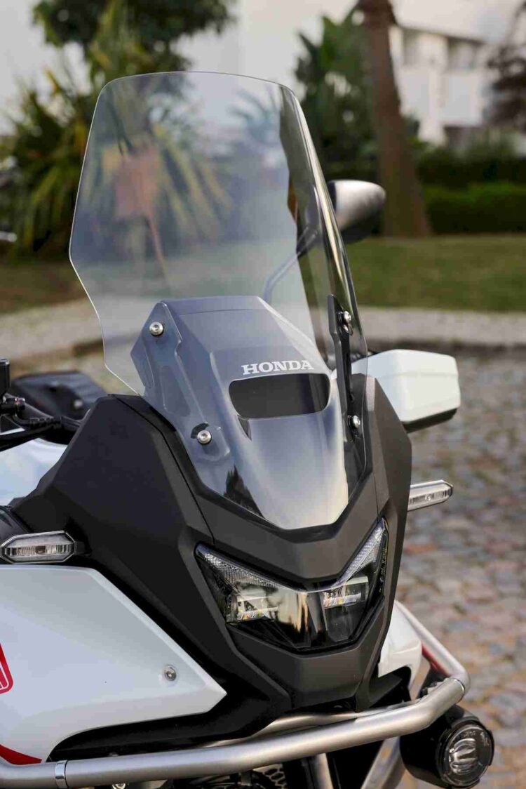 Honda XL750 Transalp | Mais próxima da rainha-mãe | Contacto