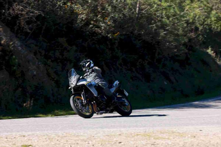 Honda XL750 Transalp | Mais próxima da rainha-mãe | Contacto