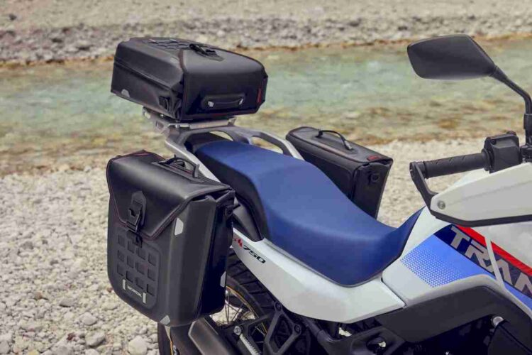 Honda XL750 Transalp | Mais próxima da rainha-mãe | Contacto