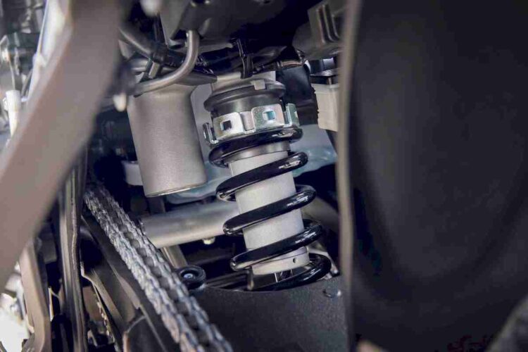 Honda XL750 Transalp | Mais próxima da rainha-mãe | Contacto