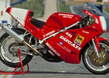 A lendária 851 Superbike, mãe de todas as Ducatis modernas