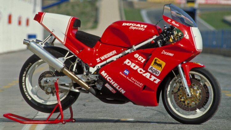 A lendária 851 Superbike, mãe de todas as Ducatis modernas