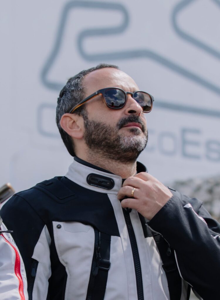 A Ultrapassagem | Por Pedro Alpiarça | Crónica