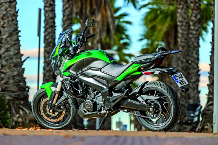 Bajaj Dominar 400 | Canivete suiço | Contacto