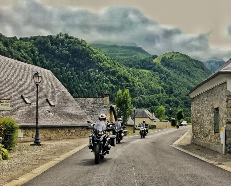 De costa a costa através dos Pirinéus