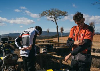 LEATT: Blusão e calças ADV Rally 5.5,  ventilação extraordinária para excelência fora de estrada