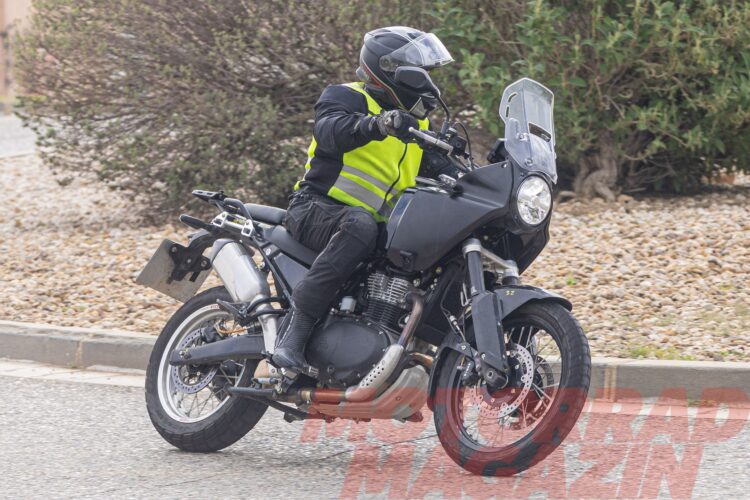 Fotos-espia e informações da Royal Enfield Himalayan 750