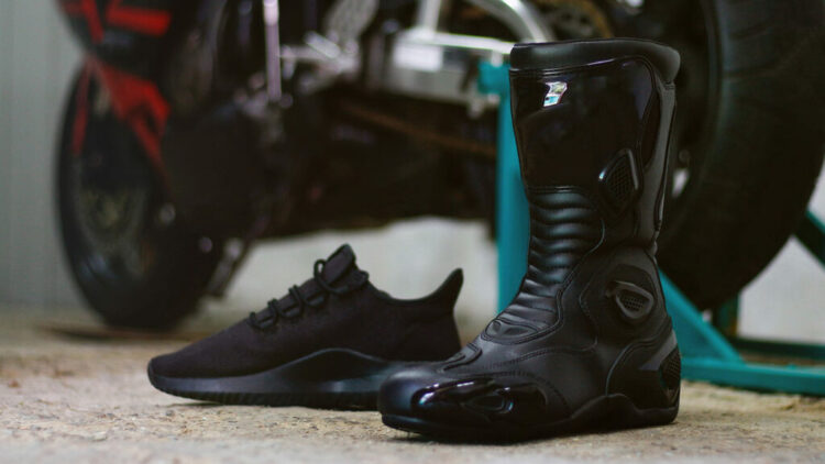 Equipamento básico para andar de moto