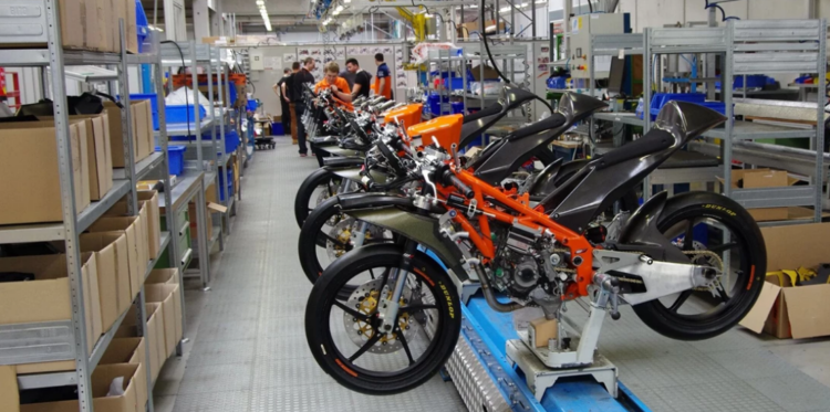 Produção da KTM paralizada até ao final de julho