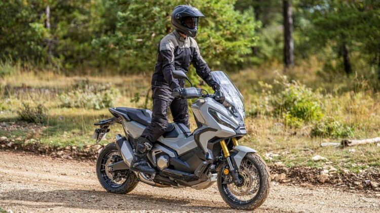 Equipamento básico para andar de moto