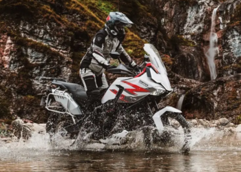 Zontes ZT703-F / Uma crossover High-Tech