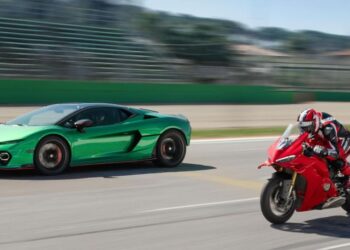 Lamborghini Temerario Vs. Ducati Panigale V4 | Desafio até à última centésima