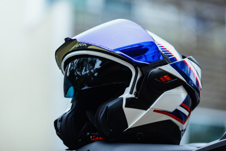 SHARK OXO: O capacete que redefine a versatilidade!