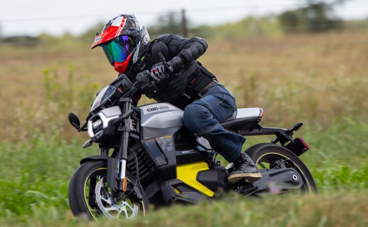 Can-Am promove test drives para as suas motos elétricas