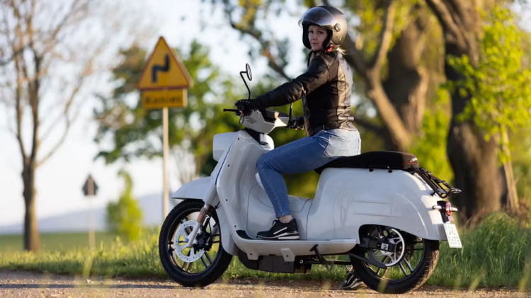 eSchwalbe, a scooter elétrica ultramoderna com um toque retro